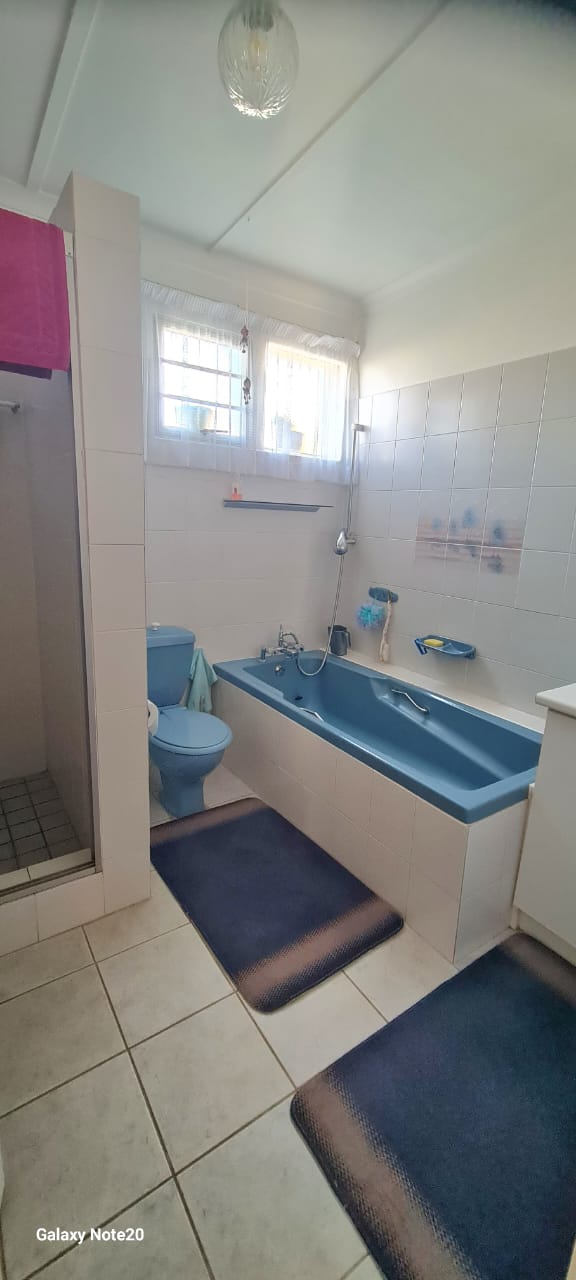 4 Bedroom Property for Sale in Wavecrest Eastern Cape